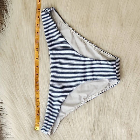 J. CREW Hipster Bikini Bottom in Seersucker Women's Medium Blue White Stripe NWT - Picture 4 of 12